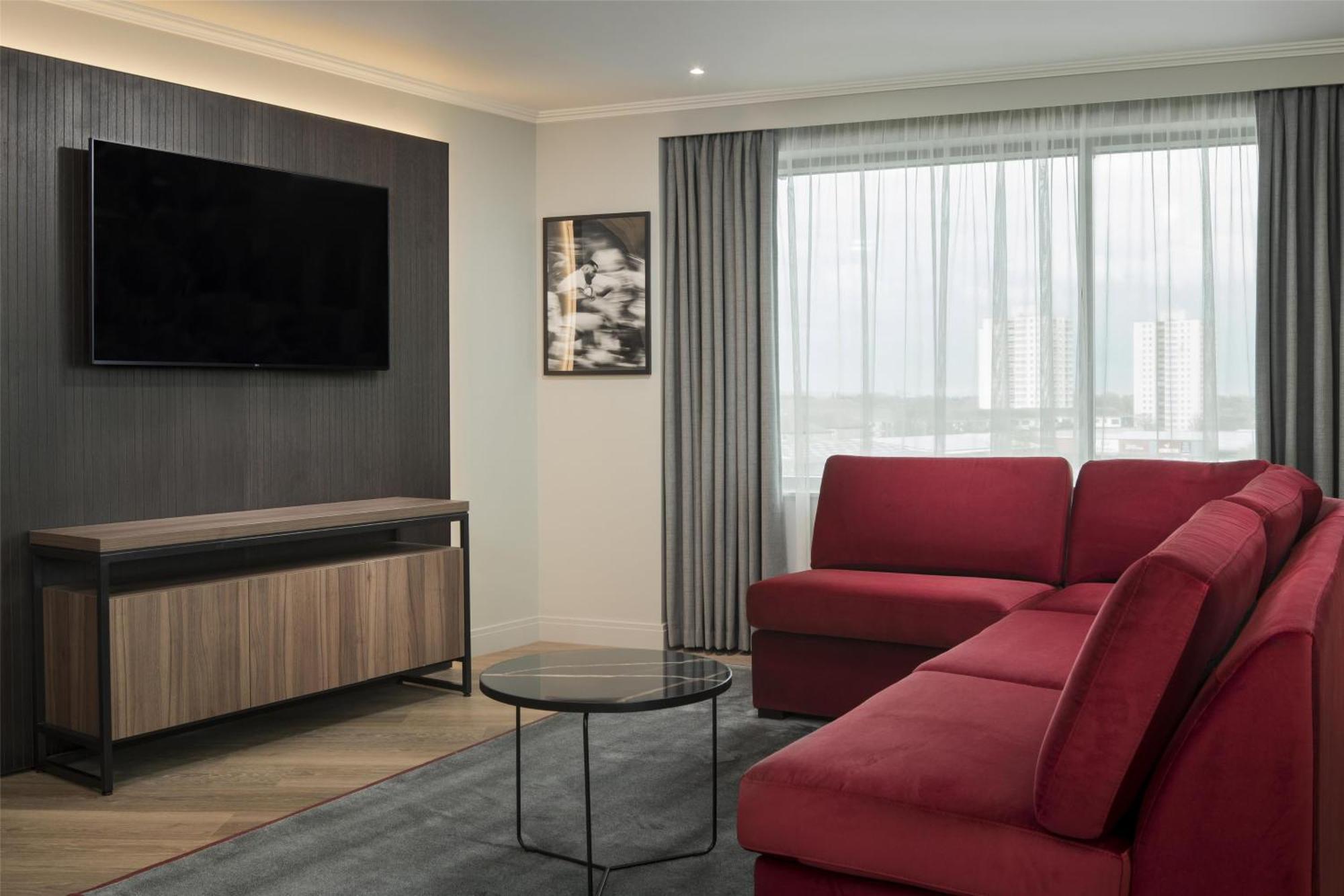 London Marriott Hotel 4*