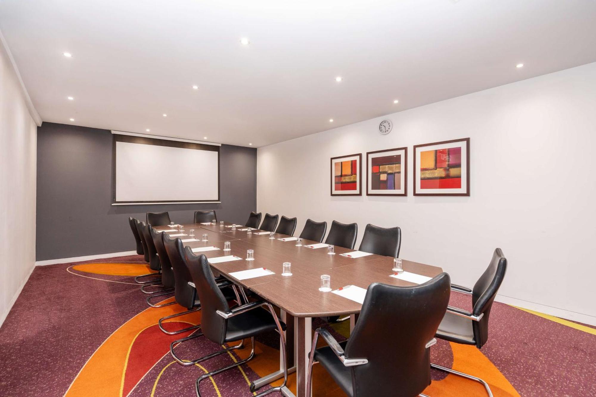 London Marriott Hotel 4*